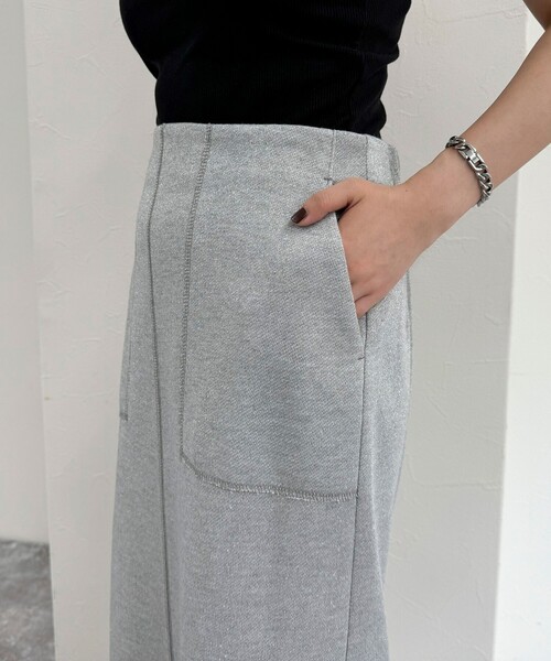 fredy emue（フレディエミュ）の「ラメ裏毛タイトスカート（スカート・レディース・ライトグレー/チャコールグレー・36/38）」の7枚目の写真