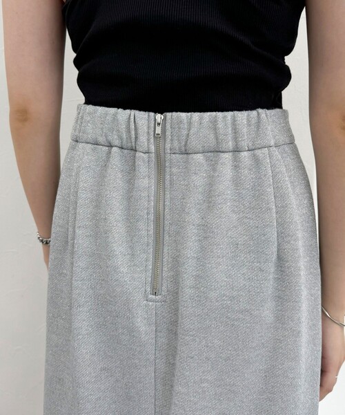 fredy emue（フレディエミュ）の「ラメ裏毛タイトスカート（スカート・レディース・ライトグレー/チャコールグレー・36/38）」の6枚目の写真
