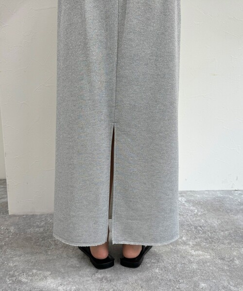 fredy emue（フレディエミュ）の「ラメ裏毛タイトスカート（スカート・レディース・ライトグレー/チャコールグレー・36/38）」の4枚目の写真