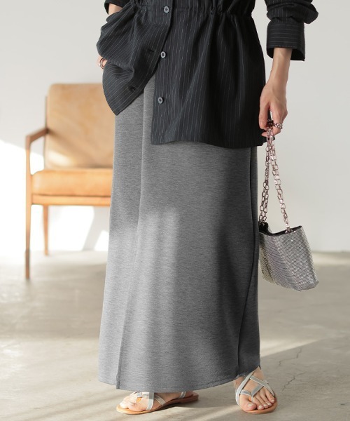 HUG.U（ハグユー）の「ストレッチナロースカート（スカート・レディース・ロイヤルブルー/ダークブラウン/レッド/ライム/ブラック/カーキ/アイボリー/グレイッシュベージュ/ダークグリーン/グレー・FREE）」の3枚目の写真