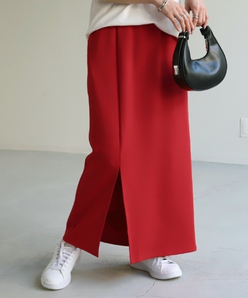 HUG.U（ハグユー）の「ストレッチナロースカート（スカート・レディース・ロイヤルブルー/ダークブラウン/レッド/ライム/ブラック/カーキ/アイボリー/グレイッシュベージュ/ダークグリーン/グレー・FREE）」の12枚目の写真