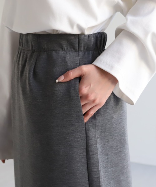 HUG.U（ハグユー）の「ストレッチナロースカート（スカート・レディース・ロイヤルブルー/ダークブラウン/レッド/ライム/ブラック/カーキ/アイボリー/グレイッシュベージュ/ダークグリーン/グレー・FREE）」の18枚目の写真