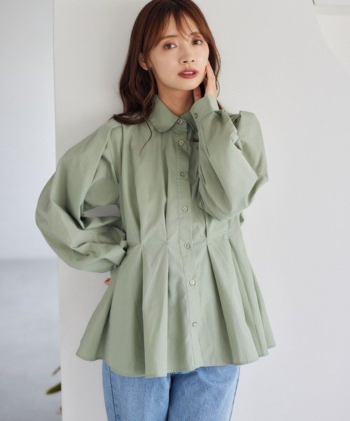 mysty woman（ミスティウーマン）の「ボリュームウエストタックシャツ 144241（シャツ/ブラウス・レディース・ブラック/ライトカーキ/オフホワイト・FREE）」の3枚目の写真