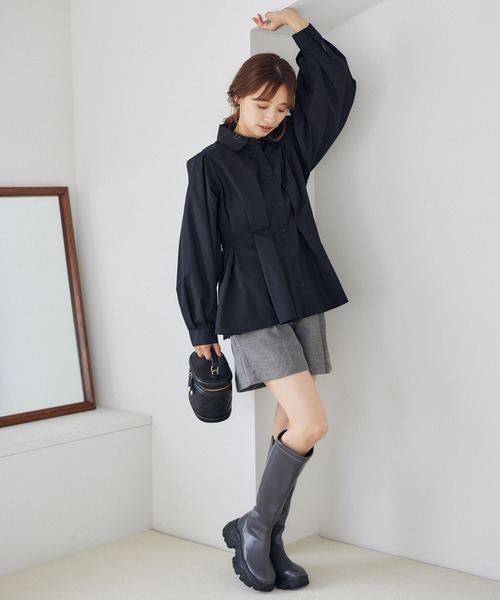 mysty woman（ミスティウーマン）の「ボリュームウエストタックシャツ 144241（シャツ/ブラウス・レディース・ブラック/ライトカーキ/オフホワイト・FREE）」の12枚目の写真