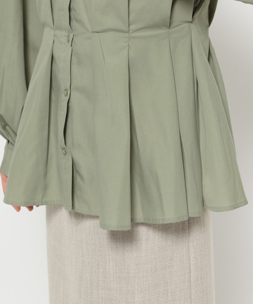 mysty woman（ミスティウーマン）の「ボリュームウエストタックシャツ 144241（シャツ/ブラウス・レディース・ブラック/ライトカーキ/オフホワイト・FREE）」の17枚目の写真