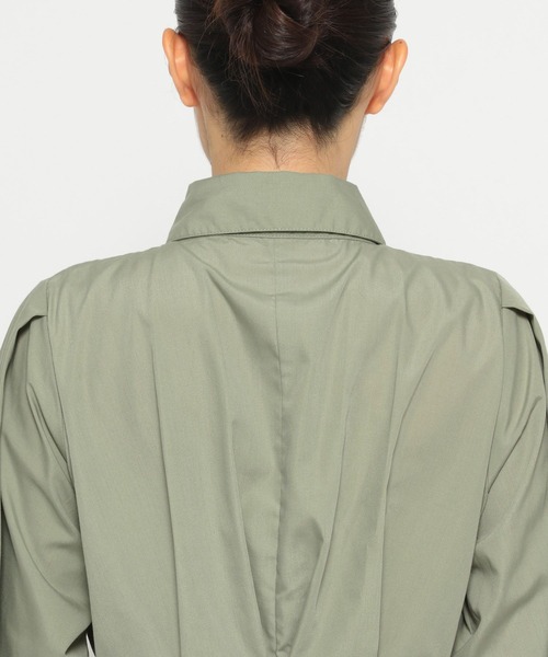 mysty woman（ミスティウーマン）の「ボリュームウエストタックシャツ 144241（シャツ/ブラウス・レディース・ブラック/ライトカーキ/オフホワイト・FREE）」の16枚目の写真