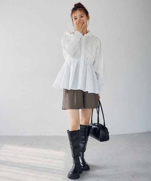 mysty woman（ミスティウーマン）の「ボリュームウエストタックシャツ 144241（シャツ/ブラウス・レディース・ブラック/ライトカーキ/オフホワイト・FREE）」の19枚目の写真