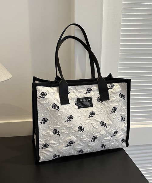 Mignonjour（ミニョンジュール）の「Mignonjour/フラワートートバッグ M2506（ショルダーバッグ・レディース・ブラック/ホワイト・FREE）」の2枚目の写真