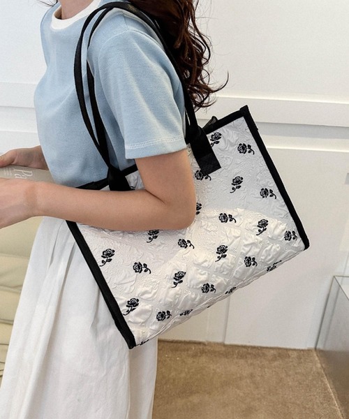 Mignonjour（ミニョンジュール）の「Mignonjour/フラワートートバッグ M2506（ショルダーバッグ・レディース・ブラック/ホワイト・FREE）」の7枚目の写真