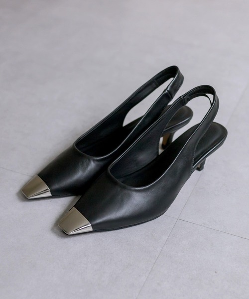 ear PAPILLONNER（イアパピヨネ）の「《牛革》ポイントトゥパンプス【SUM1 STYLE(スミスタイル)】（パンプス・レディース・ブラック/シルバー・22.5cm/23.5cm/24.5cm）」の2枚目の写真