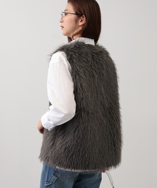 saloon(サルーン)の「SALOON(サルーン)/ロングフォックスライクベスト ノースリーブ(ベスト・レディース・チャコール/ベージュ/アイボリー・FREE)」の12枚目の写真