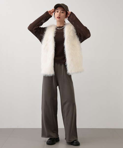 saloon(サルーン)の「SALOON(サルーン)/ロングフォックスライクベスト ノースリーブ(ベスト・レディース・チャコール/ベージュ/アイボリー・FREE)」の14枚目の写真