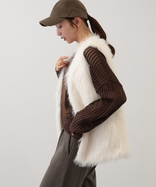 saloon(サルーン)の「SALOON(サルーン)/ロングフォックスライクベスト ノースリーブ(ベスト・レディース・チャコール/ベージュ/アイボリー・FREE)」の19枚目の写真