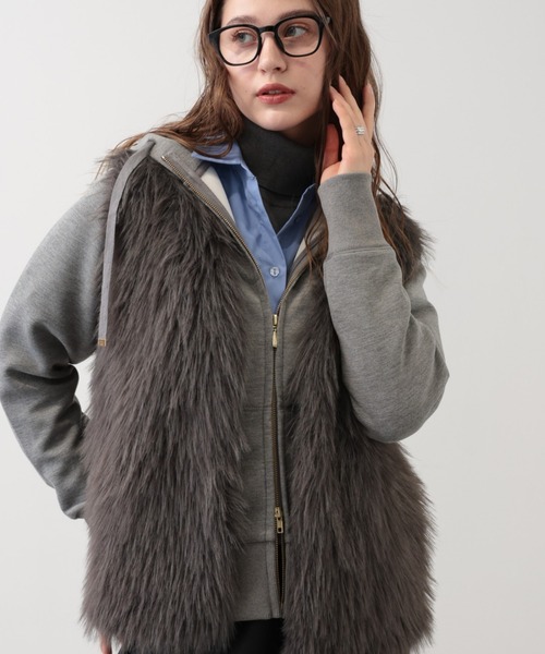 saloon(サルーン)の「SALOON(サルーン)/ロングフォックスライクベスト ノースリーブ(ベスト・レディース・チャコール/ベージュ/アイボリー・FREE)」の4枚目の写真