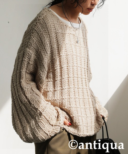 antiqua(アンティカ)の「ローゲージショートニット(ニット/セーター・レディース・ネイビー/ベージュ/ブラック・ONESIZE)」の2枚目の写真
