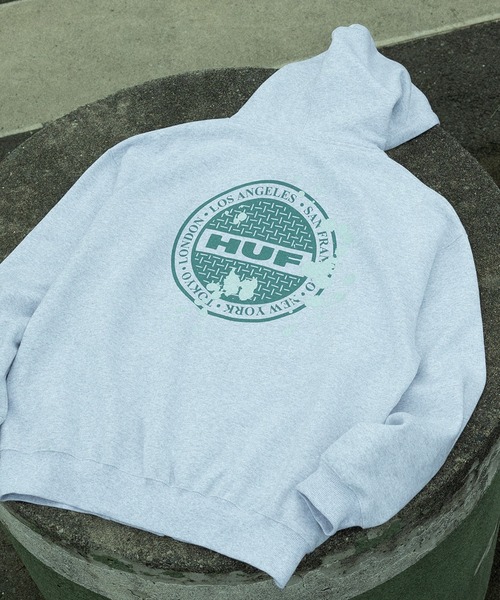 HUF（ハフ）の「MANHOLE FLEECE FULL ZIP HOODIE / HUF ハフ ヘビーウェイト プリントロゴ パーカー（パーカー・メンズ・アッシュグレー/ブラック/ネイビー・X-LARGE/LARGE/MEDIUM/SMALL/XX-LARGE）」の5枚目の写真