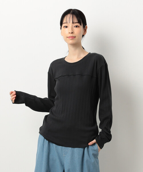 ONIGIRI(オニギリ)の「ランダムリブ クルーネックTシャツ (長袖)(Tシャツ/カットソー・レディース・グリーン/アイボリー/チャコール/イエロー・FREE)」の11枚目の写真