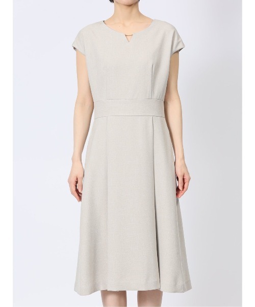 m.f.editorial（エムエフエディトリアル）の「【ストレッチ ウォッシャブル UV】m.f.エディトリアルレディース 半袖タックワンピース(セットアップ可能)（ワンピース・レディース・ベージュ・S/MEDIUM/LARGE）」の7枚目の写真