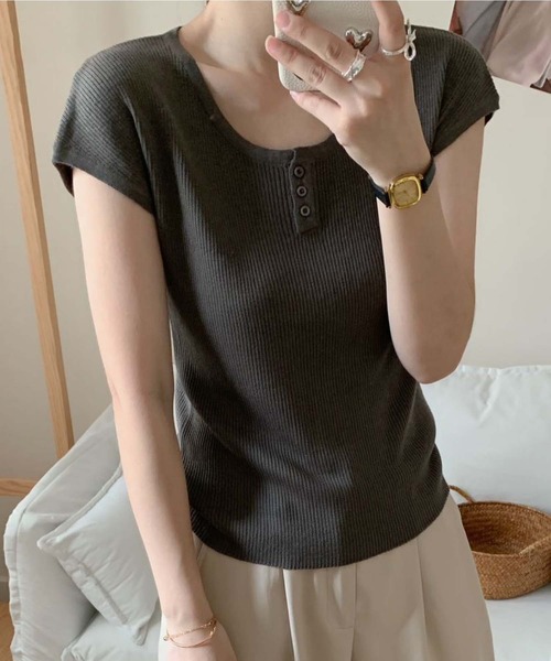 BANICO(バニコ)の「【BANICO】フレンチスリーブヘンリーリブTシャツ (SS)(Tシャツ/カットソー・レディース・パープル/オフホワイト/ベージュ/ダークグレー/ライトベージュ/ブラック・FREE)」の4枚目の写真