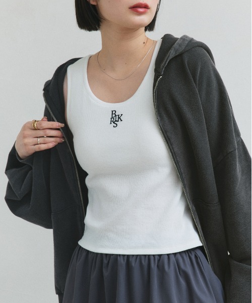ad thie(アドティエ)の「カップ付き ロゴ刺繍タンクトップ(タンクトップ・レディース・オフホワイト/ブラック・MEDIUM/LARGE)」の18枚目の写真