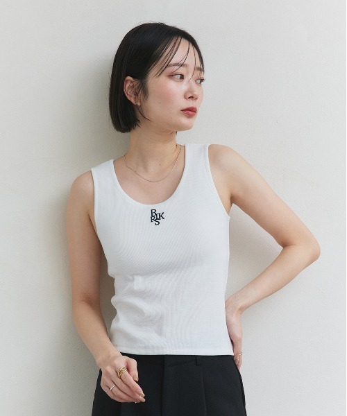 ad thie(アドティエ)の「カップ付き ロゴ刺繍タンクトップ(タンクトップ・レディース・オフホワイト/ブラック・MEDIUM/LARGE)」の21枚目の写真