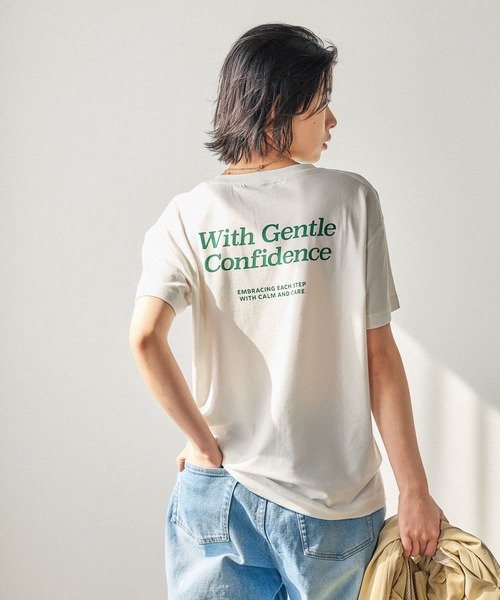 BAYFLOW(ベイフロー)の「アソートロゴショートスリーブT(Tシャツ/カットソー・レディース・オフホワイト/グリーン/グレイッシュベージュ/ブラック/ホワイト系2/ベージュ系2/ボルドー/パープル・MEDIUM/SMALL)」の3枚目の写真