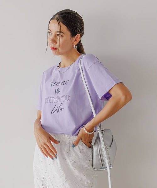 BAYFLOW(ベイフロー)の「アソートロゴショートスリーブT(Tシャツ/カットソー・レディース・オフホワイト/グリーン/グレイッシュベージュ/ブラック/ホワイト系2/ベージュ系2/ボルドー/パープル・MEDIUM/SMALL)」の8枚目の写真