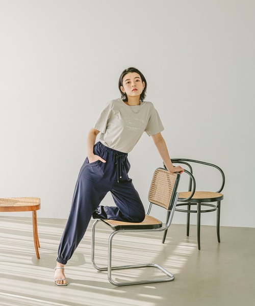 BAYFLOW(ベイフロー)の「アソートロゴショートスリーブT(Tシャツ/カットソー・レディース・オフホワイト/グリーン/グレイッシュベージュ/ブラック/ホワイト系2/ベージュ系2/ボルドー/パープル・MEDIUM/SMALL)」の22枚目の写真