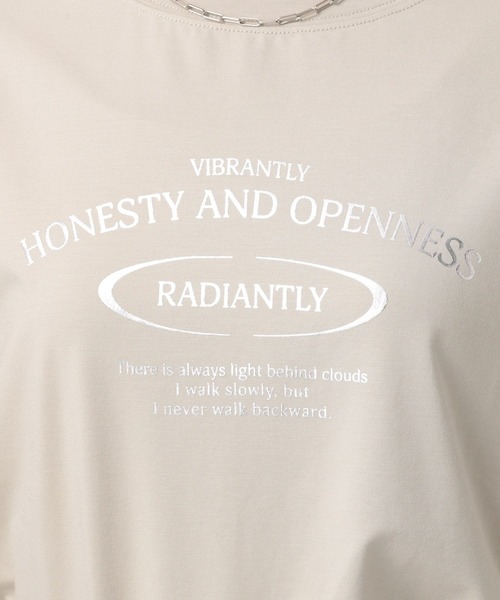 BAYFLOW(ベイフロー)の「アソートロゴショートスリーブT(Tシャツ/カットソー・レディース・オフホワイト/グリーン/グレイッシュベージュ/ブラック/ホワイト系2/ベージュ系2/ボルドー/パープル・MEDIUM/SMALL)」の13枚目の写真