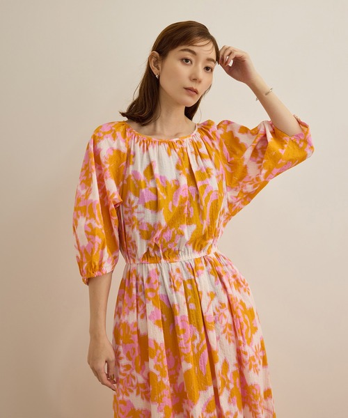 ROPE'（ロペ）の「【DEVEAUX（デヴォー）】別注ボカシフラワーウエストギャザーワンピース/洗える（ワンピース・レディース・ブラウン系その他2/オレンジ系その他・FREE）」の7枚目の写真