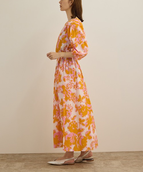 ROPE'（ロペ）の「【DEVEAUX（デヴォー）】別注ボカシフラワーウエストギャザーワンピース/洗える（ワンピース・レディース・ブラウン系その他2/オレンジ系その他・FREE）」の5枚目の写真