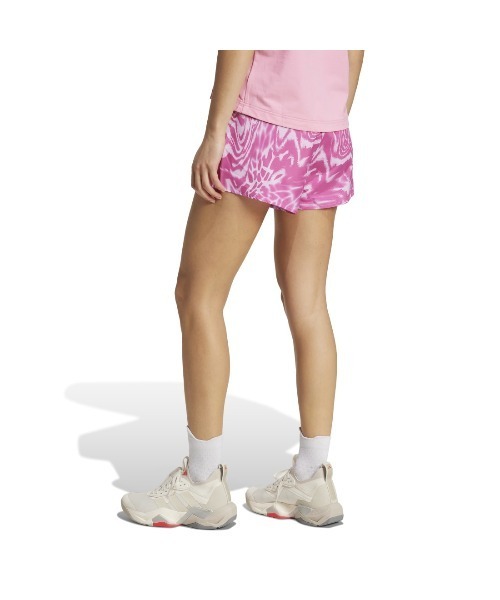 adidas(アディダス)の「アディダス adidas トレイン エッセンシャルズ 総柄プリント ワークアウトショーツ(その他パンツ・レディース・ブラック/ピンク・S/M/L/XL)」の3枚目の写真