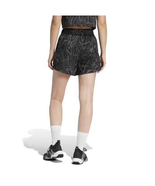 adidas(アディダス)の「アディダス adidas トレイン エッセンシャルズ 総柄プリント ワークアウトショーツ(その他パンツ・レディース・ブラック/ピンク・S/M/L/XL)」の4枚目の写真