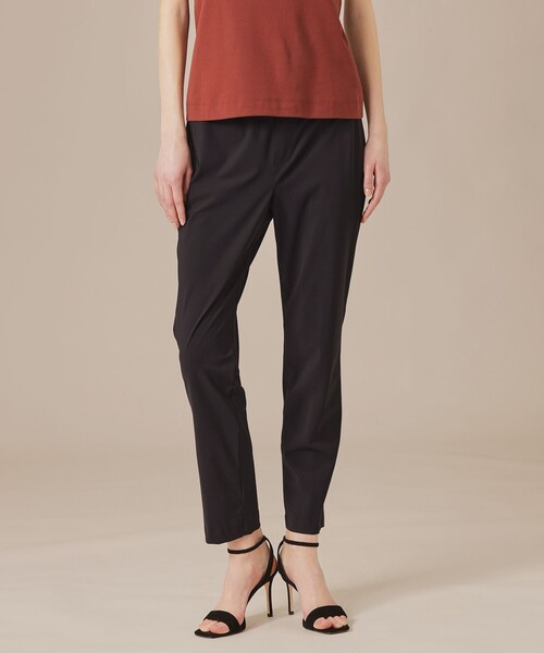 MACKINTOSH LONDON（マッキントッシュ ロンドン）の「【婦人画報掲載】【Lesbury Easy Pants/レスベリー イージーパンツ】トリコットストレッチクロップトパンツ（その他パンツ・レディース・ブラック/ライトブルー/ブラウン/ピンク系その他2/ダークブラウン/グリーン・36/38）」の2枚目の写真