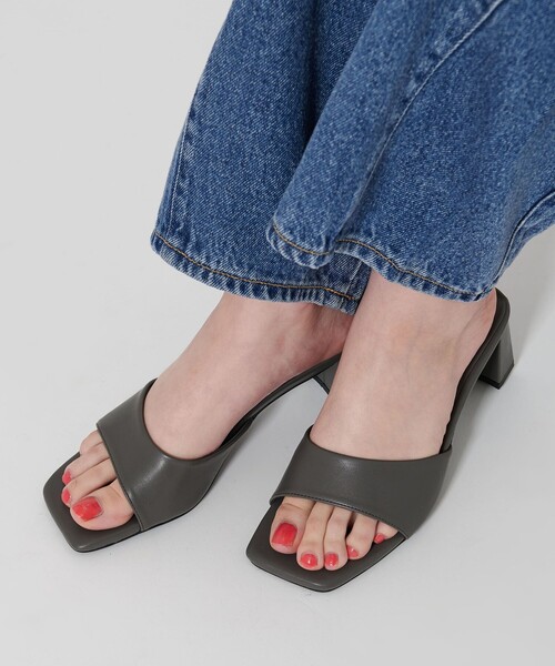 BEAUTY&YOUTH UNITED ARROWS(ビューティーアンドユースユナイテッドアローズ)の「レザーライク スクエアトゥ ミュール(サンダル・レディース・シルバー/ダークグレー・36h/37h/37/36)」の8枚目の写真