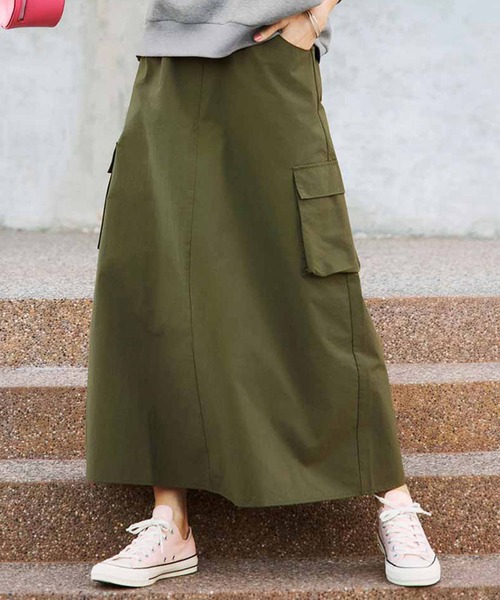 IEDIT(イディット)の「IEDIT 撥水(はっすい)&UVカットがうれしい 大人カーゴデザインのナイロンフレアースカート(スカート・レディース・ブラック/カーキ・L/M/3L/LL/S/4L)」の2枚目の写真