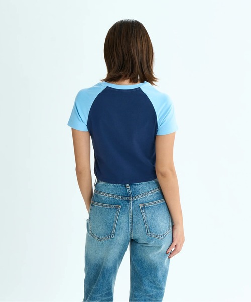 ROXY(ロキシー)の「SUN OVER /ロキシーロゴショート丈(短丈)半袖Tシャツ(Tシャツ/カットソー・レディース・カーキ/ブルー/ネイビー・MEDIUM/LARGE/SMALL)」の9枚目の写真
