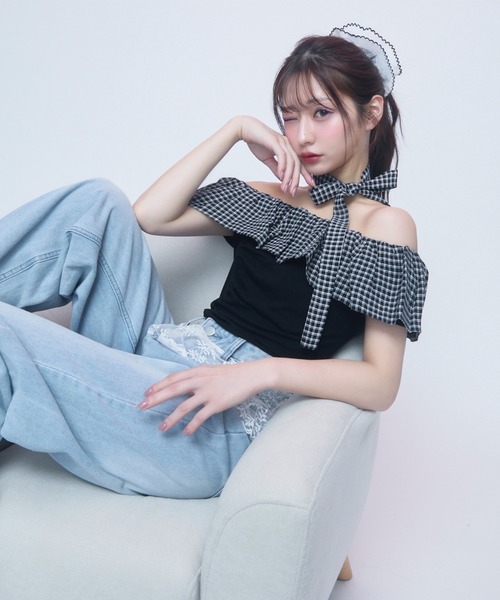 TITTY&CO.（ティティーアンドコー）の「ギンガムフリルオフショルトップス半袖（Tシャツ/カットソー・レディース・ブラック/アイボリー/グレー・FREE）」の4枚目の写真