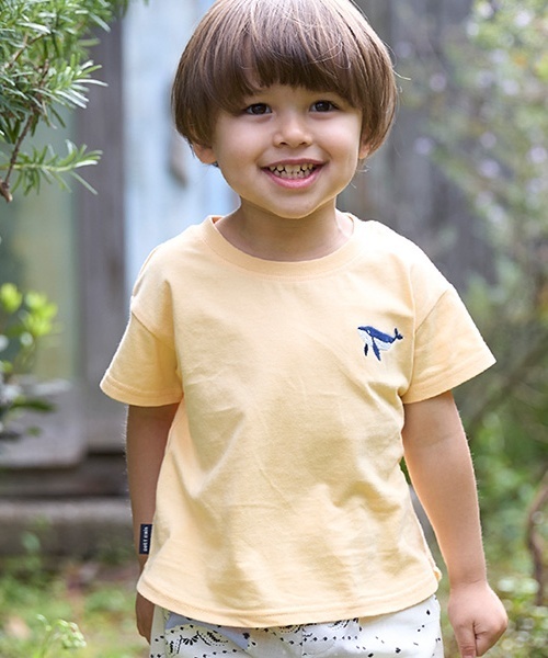 petit main(プティマイン)の「【GOODPRICE冷感/WEB限定価格】刺しゅう半袖Tシャツ(Tシャツ/カットソー・キッズ・ライトブルー/オフホワイト/クリーム/レッド/ライトグリーン/ネイビー・130cm/100cm/80cm/120cm/90cm/110cm)」の1枚目の写真