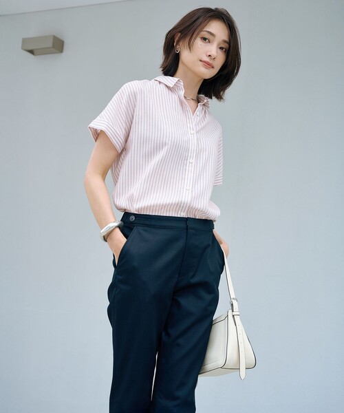 J.PRESS(ジェイプレス)の「【洗える・接触冷感】ドビー強撚ストライプ シャツ ブラウス(シャツ/ブラウス・レディース・ネイビー系1/ピンク系1・9/11)」の3枚目の写真