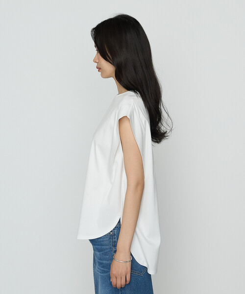 K.T KIYOKO TAKASE（キヨコタカセ）の「コットン強撚ポンチ ショルダータックTシャツ（Tシャツ/カットソー・レディース・ロイヤルブルー/ベージュ/ブラック/ブラウン/ホワイト/ネイビー・9号/7号）」の19枚目の写真