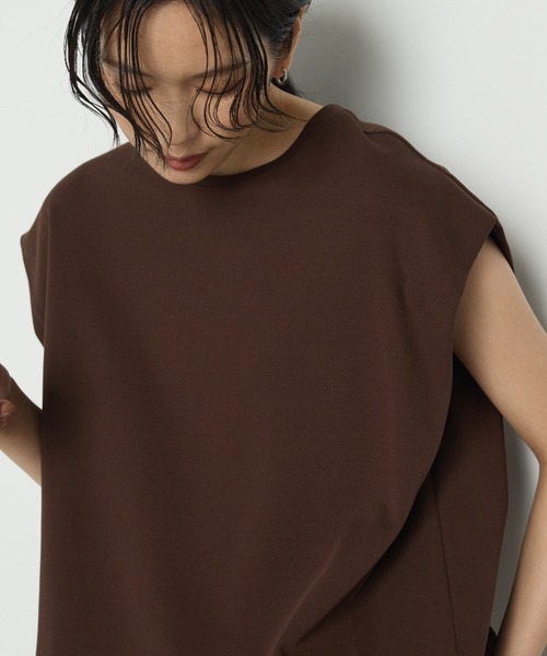 K.T KIYOKO TAKASE（キヨコタカセ）の「コットン強撚ポンチ ショルダータックTシャツ（Tシャツ/カットソー・レディース・ロイヤルブルー/ベージュ/ブラック/ブラウン/ホワイト/ネイビー・9号/7号）」の3枚目の写真