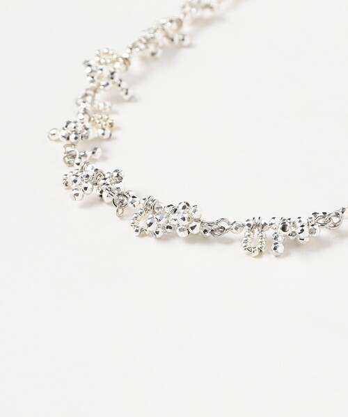 Ray BEAMS（レイビームス）の「LOTUS PINK / twinkle リトル フラワー ネックレス（ネックレス・レディース・シルバー/サックスブルー・ONE SIZE）」の3枚目の写真