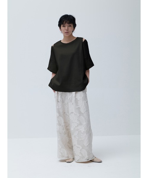 Brown&Street(ブラウンアンドストリート)の「カッティングショルダーカットソー(Tシャツ/カットソー・レディース・ブラック/ホワイト・FREE)」の4枚目の写真
