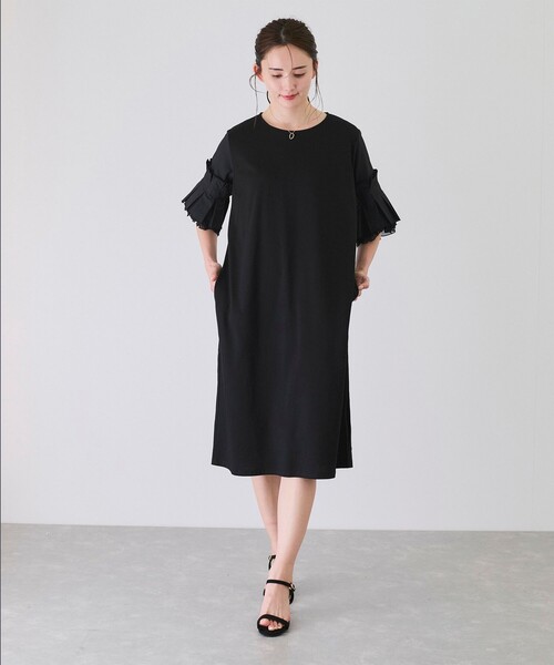 Jayro(ジャイロ)の「袖フリルストレートワンピース(ワンピース・レディース・グレー/ブラック/チャコールグレー・M)」の2枚目の写真