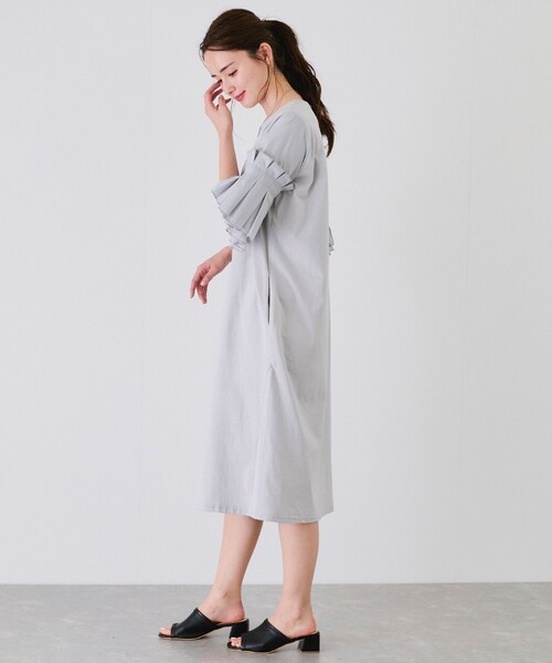 Jayro(ジャイロ)の「袖フリルストレートワンピース(ワンピース・レディース・グレー/ブラック/チャコールグレー・M)」の14枚目の写真