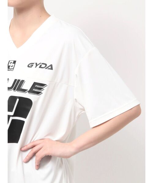 GYDA（ジェイダ）の「BEGUILE 82SPORTY VネックBIG Tシャツ（Tシャツ/カットソー・レディース・オフホワイト/ブラック/パープル・FREE）」の8枚目の写真