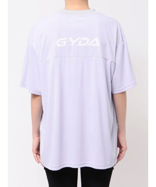 GYDA（ジェイダ）の「BEGUILE 82SPORTY VネックBIG Tシャツ（Tシャツ/カットソー・レディース・オフホワイト/ブラック/パープル・FREE）」の10枚目の写真