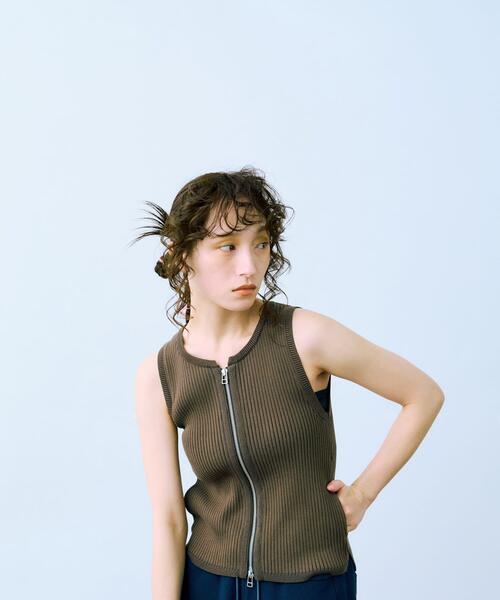 THE GOODLAND MARKET(ザグッドランドマーケット)の「cwtch SLEEVE LESS ZIPTOPS(ニット/セーター・レディース・グレー/アイボリー/ブラウン・FREE)」の8枚目の写真