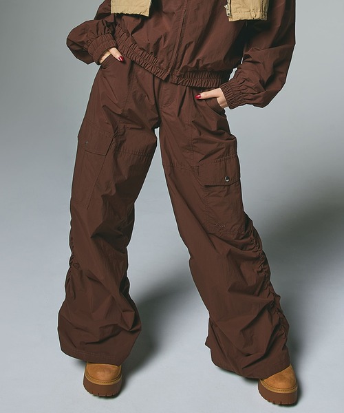 X-girl（エックスガール）の「VOLUME HEM LOOSE EASY PANTS（カーゴパンツ・レディース・ブラック/ライトグレー/ブラウン・S/M）」の21枚目の写真